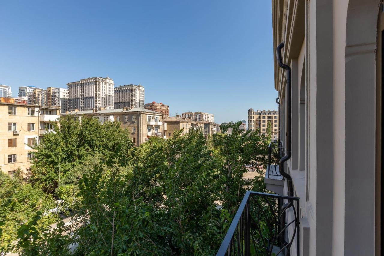 アイビー ガーデン ホテル バクー エクステリア 写真 View from the balcony of the house