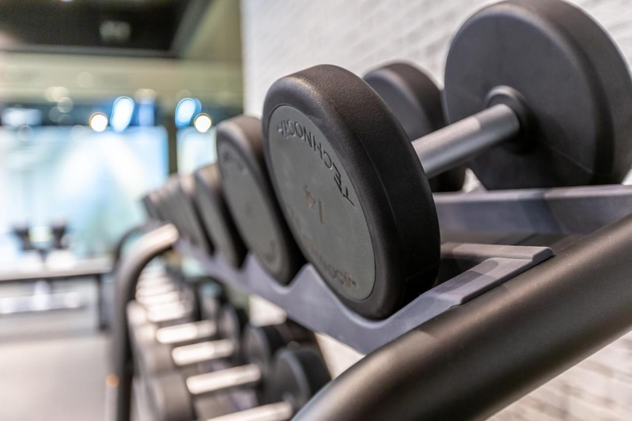 アイビー ガーデン ホテル バクー エクステリア 写真 Dumbbells on a rack