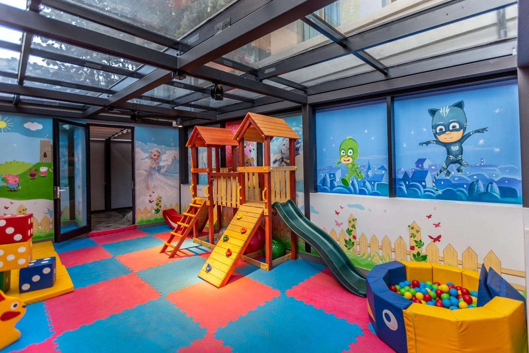 アイビー ガーデン ホテル バクー エクステリア 写真 Kids Club at the hotel