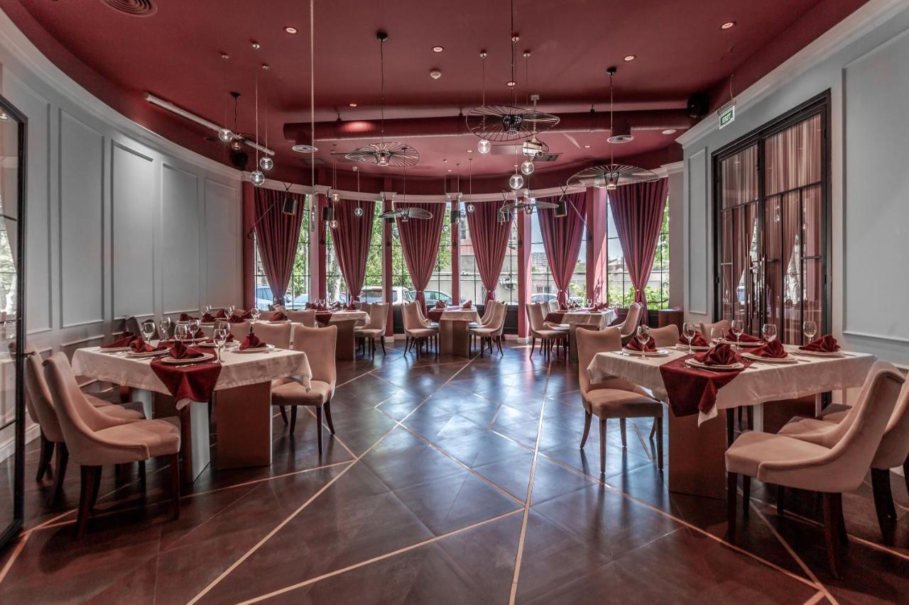 アイビー ガーデン ホテル バクー エクステリア 写真 Restaurant in the hotel