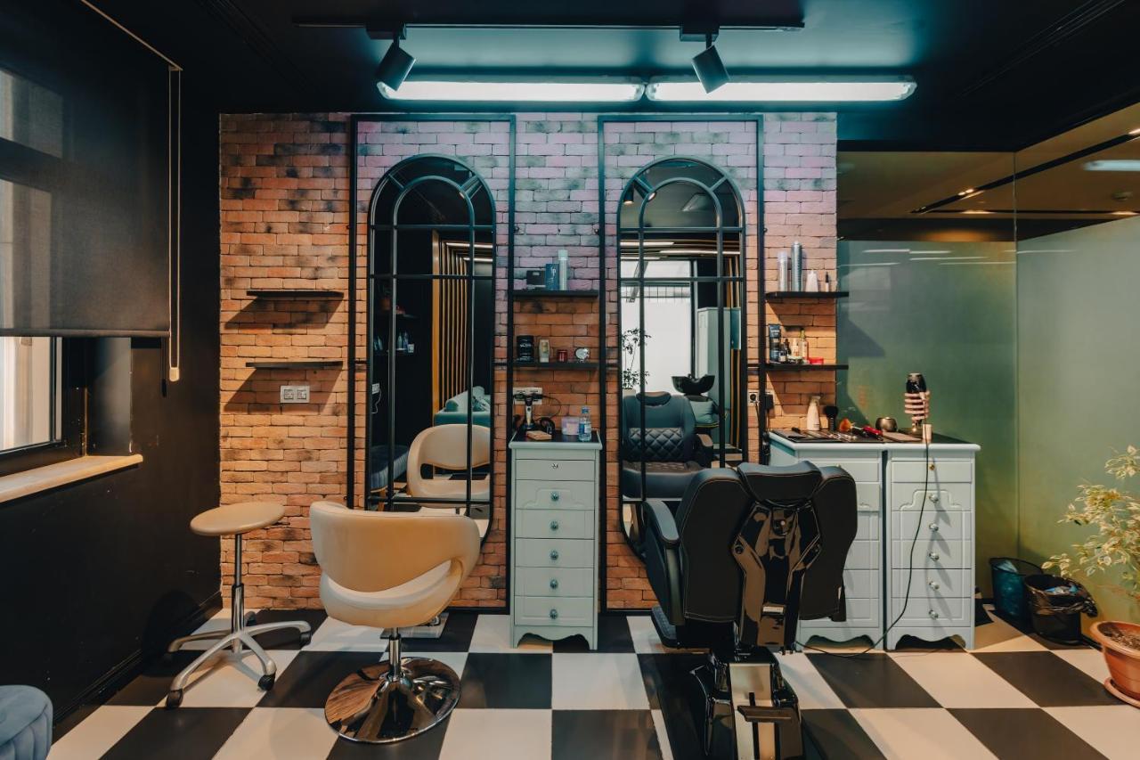 アイビー ガーデン ホテル バクー エクステリア 写真 A modern barbershop in Seoul, South Korea