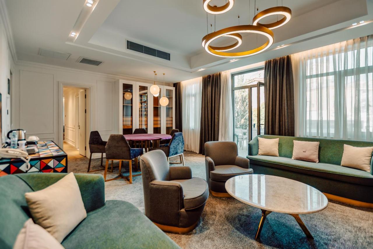 アイビー ガーデン ホテル バクー エクステリア 写真 A living room in a luxury apartment